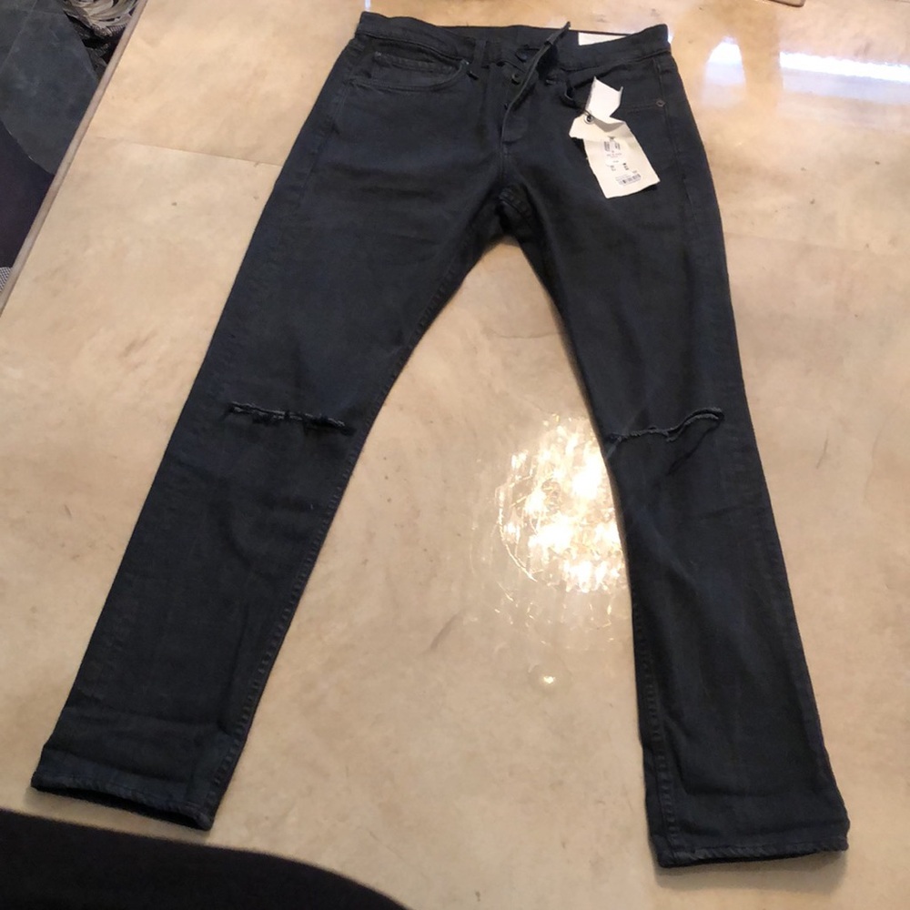 NWT! Rag and Bone gray extra slim Fit 1. Holes in knees. 29” inseam. 12” rise